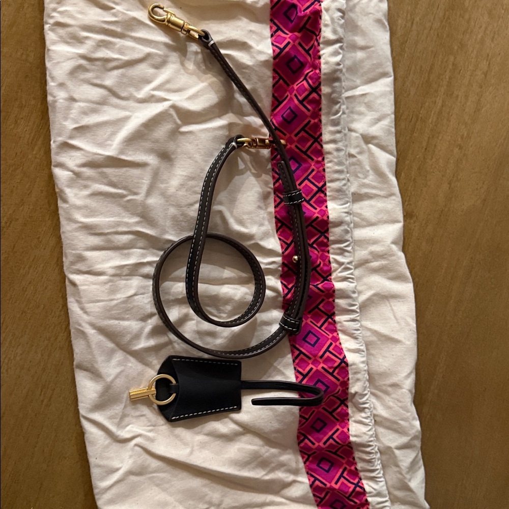 Tory Burch Black Leather Shoulder Bag with Gold Accents - Picture 14 of 14